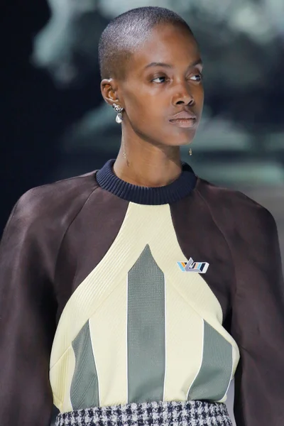 Look 28